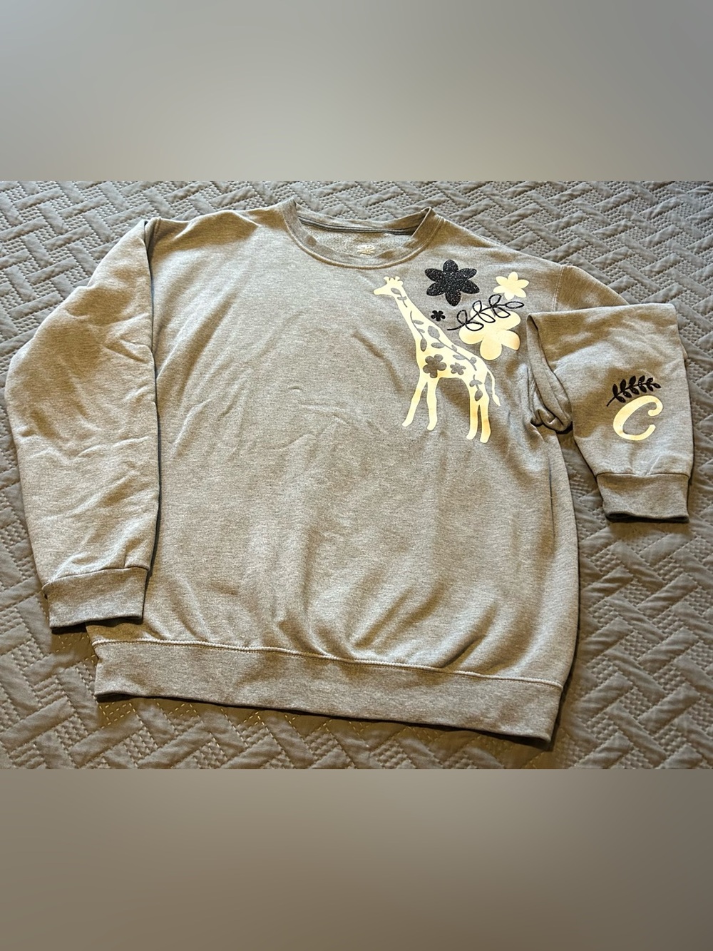 Athletic Works Gray Crewneck Sweater with Giraffe Floral Graphic Size LG (42-44)